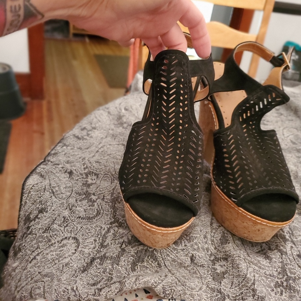 Sandals - Picture 2 of 3